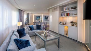 Presidential Suite | Living area | TV