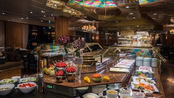 Tägliches Frühstücksbuffet (26 EUR pro Person)