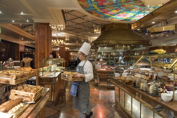 2 restaurants, breakfast, lunch, dinner served; international cuisine