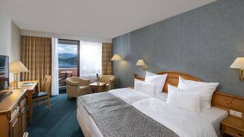 Hochwertige Bettwaren, Minibar, Zimmersafe, Schreibtisch