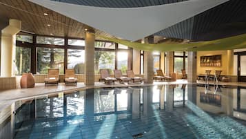 Indoor pool, sun loungers