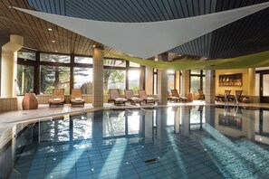 Indoor pool, sun loungers