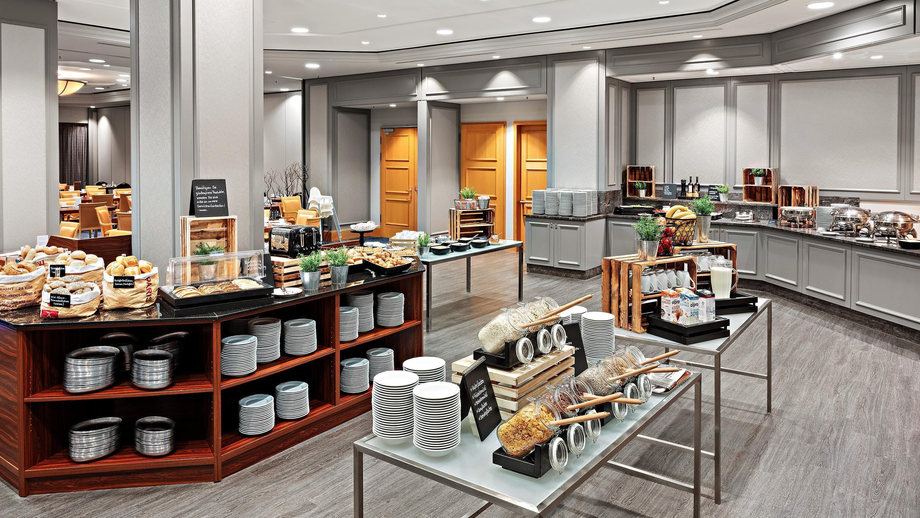 Petit déjeuner buffet (29 EUR par personne)