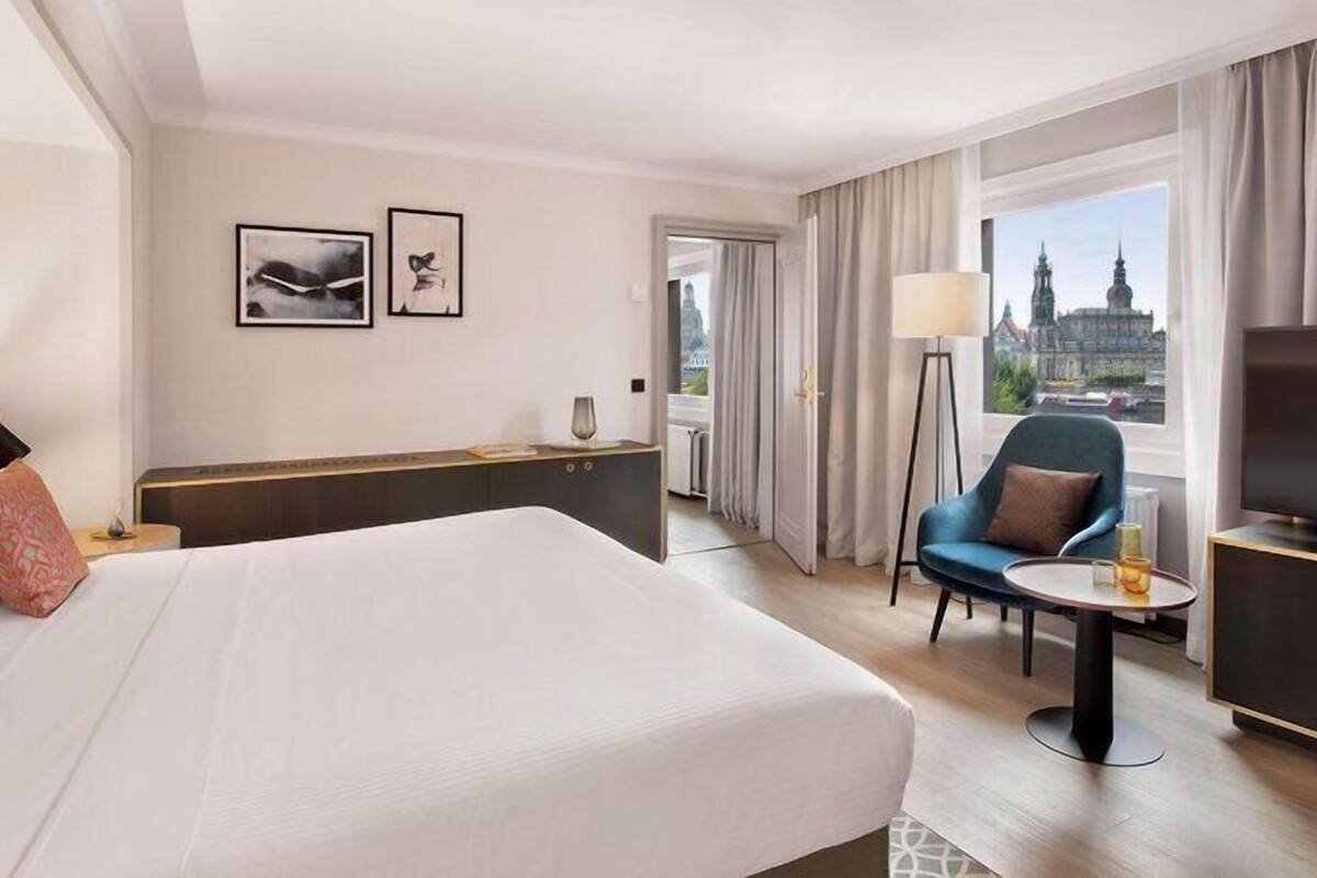 Bellevue Suite | Premium bedding, in-room safe, desk, soundproofing