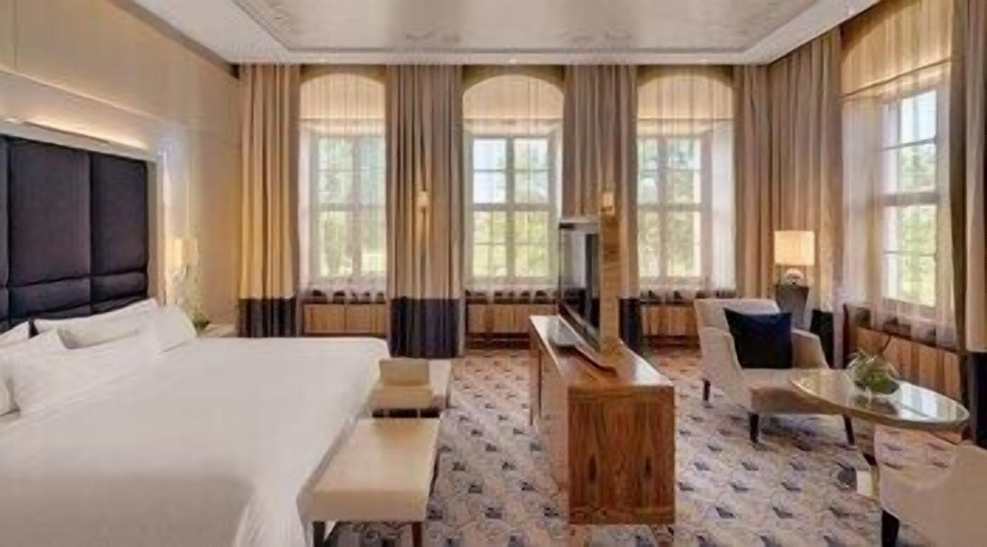 Premium bedding, in-room safe, individually decorated