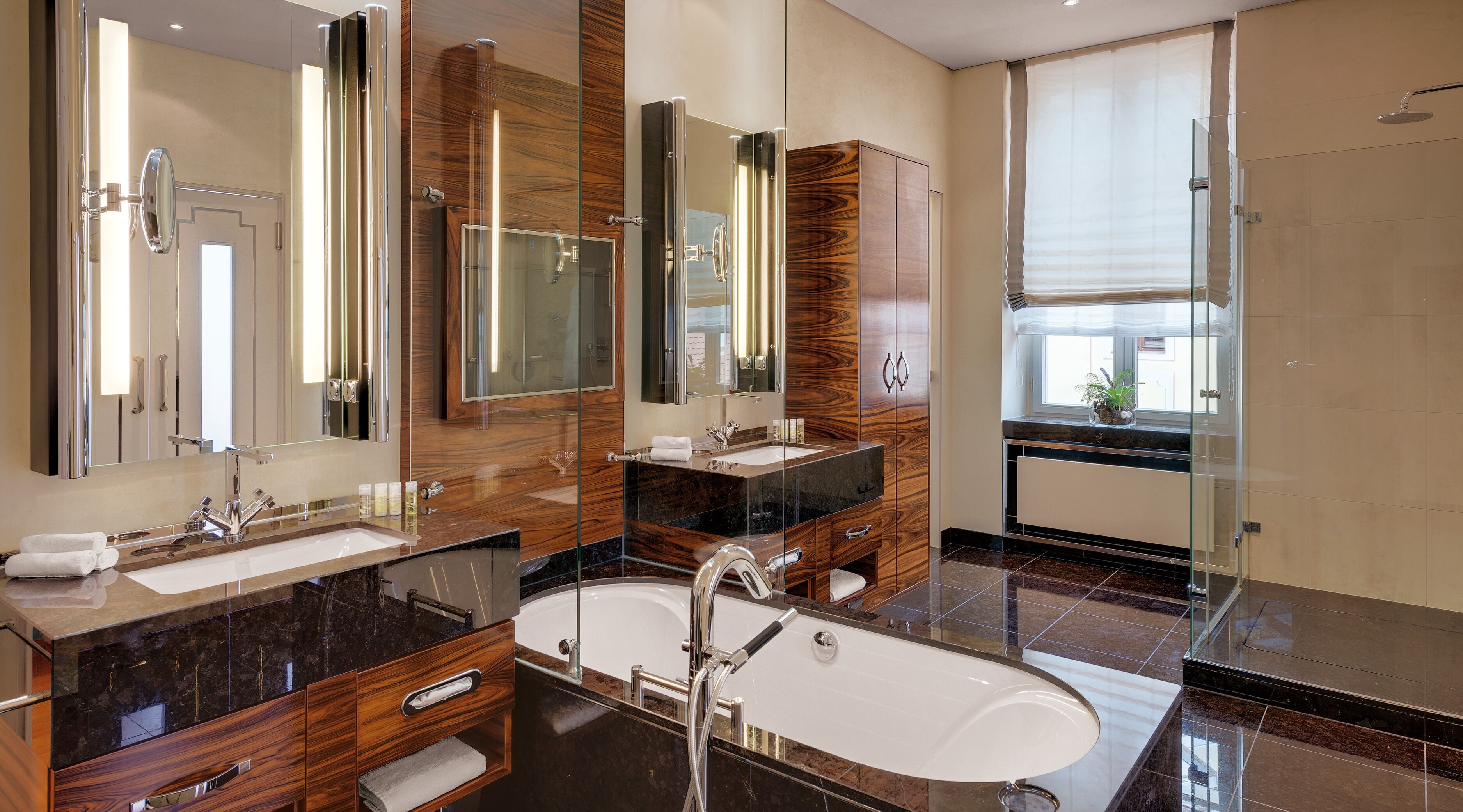 presidential suite | bathroom | combined shower/bathtub, free toiletries, hair dryer, bathrobes