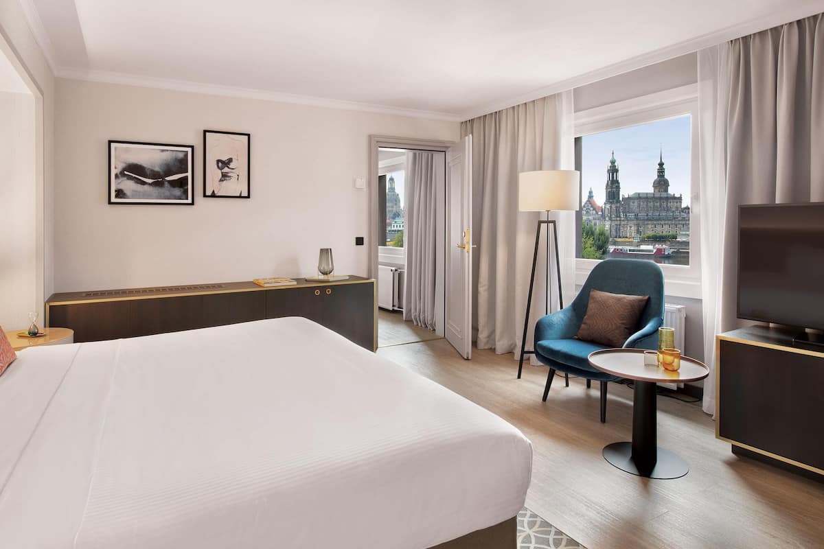 1 bedroom, premium bedding, minibar, in-room safe