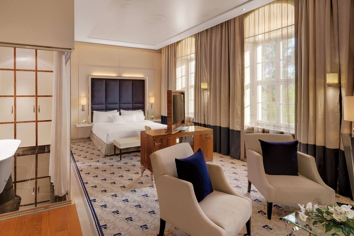 Deluxe Junior Suite | Premium bedding, in-room safe, desk, soundproofing
