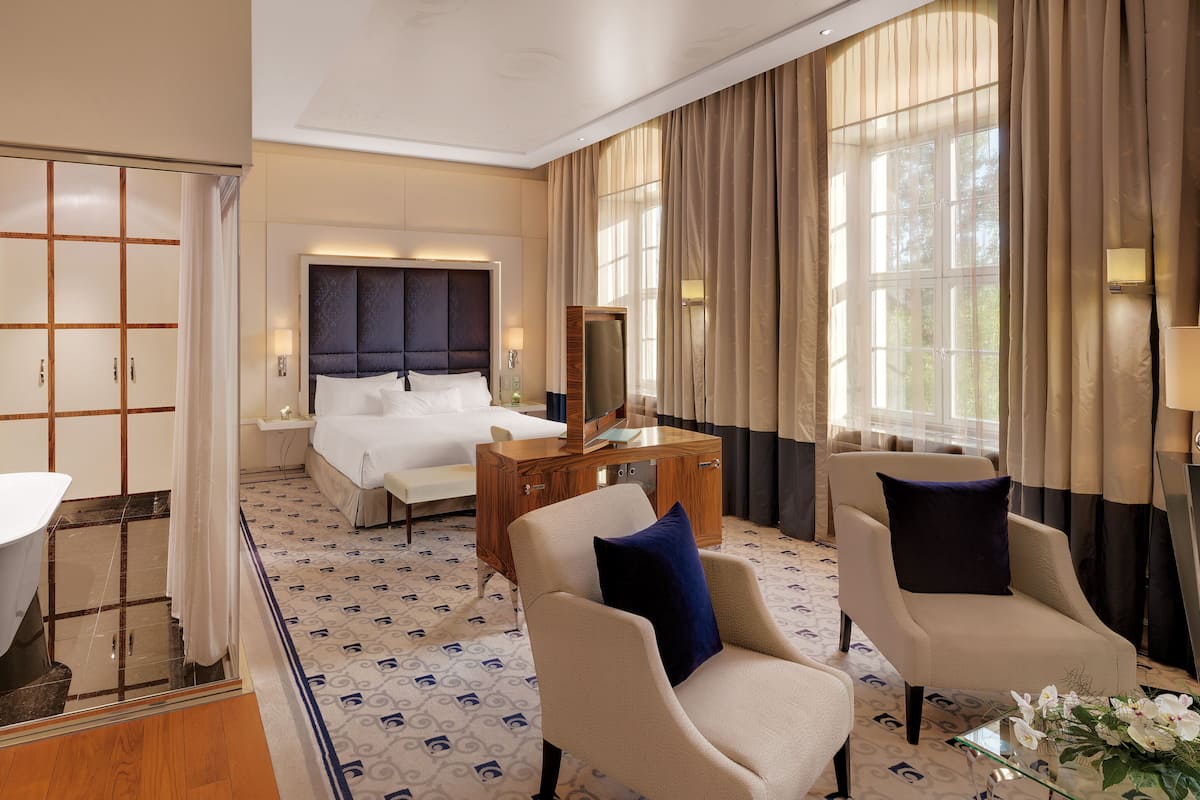 1 bedroom, premium bedding, minibar, in-room safe