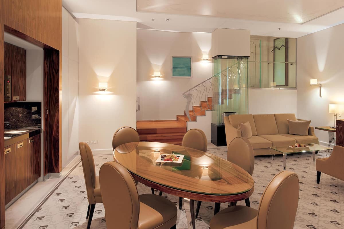 Deluxe Suite