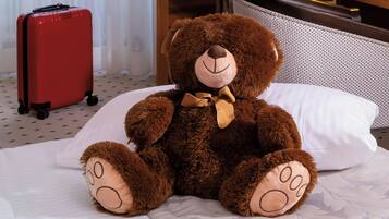 Classic Family Room | Premium bedding, in-room safe, desk, iron/ironing board