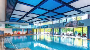 Piscine couverte, piscine extérieure (ouverte en saison)