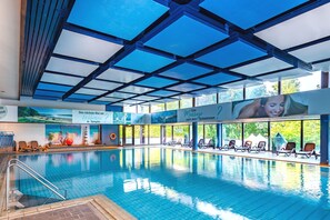 Indoor pool, seasonal outdoor pool, pool umbrellas, pool loungers - AHORN Harz Hotel Braunlage (Braunlage)