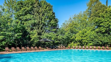 Indoor pool, seasonal outdoor pool, pool umbrellas, sun loungers