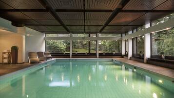 Indoor pool, pool loungers