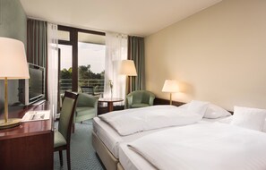 Dobbeltrom – comfort | Sengetøy av topp kvalitet, safe på rommet og skrivebord