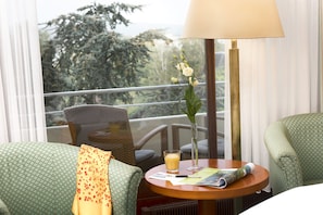 1 bedroom, premium bedding, in-room safe, desk