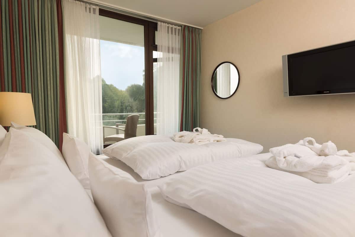 Junior Suite | 1 bedroom, premium bedding, in-room safe, desk