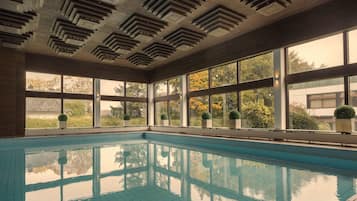 Indoor pool, pool loungers