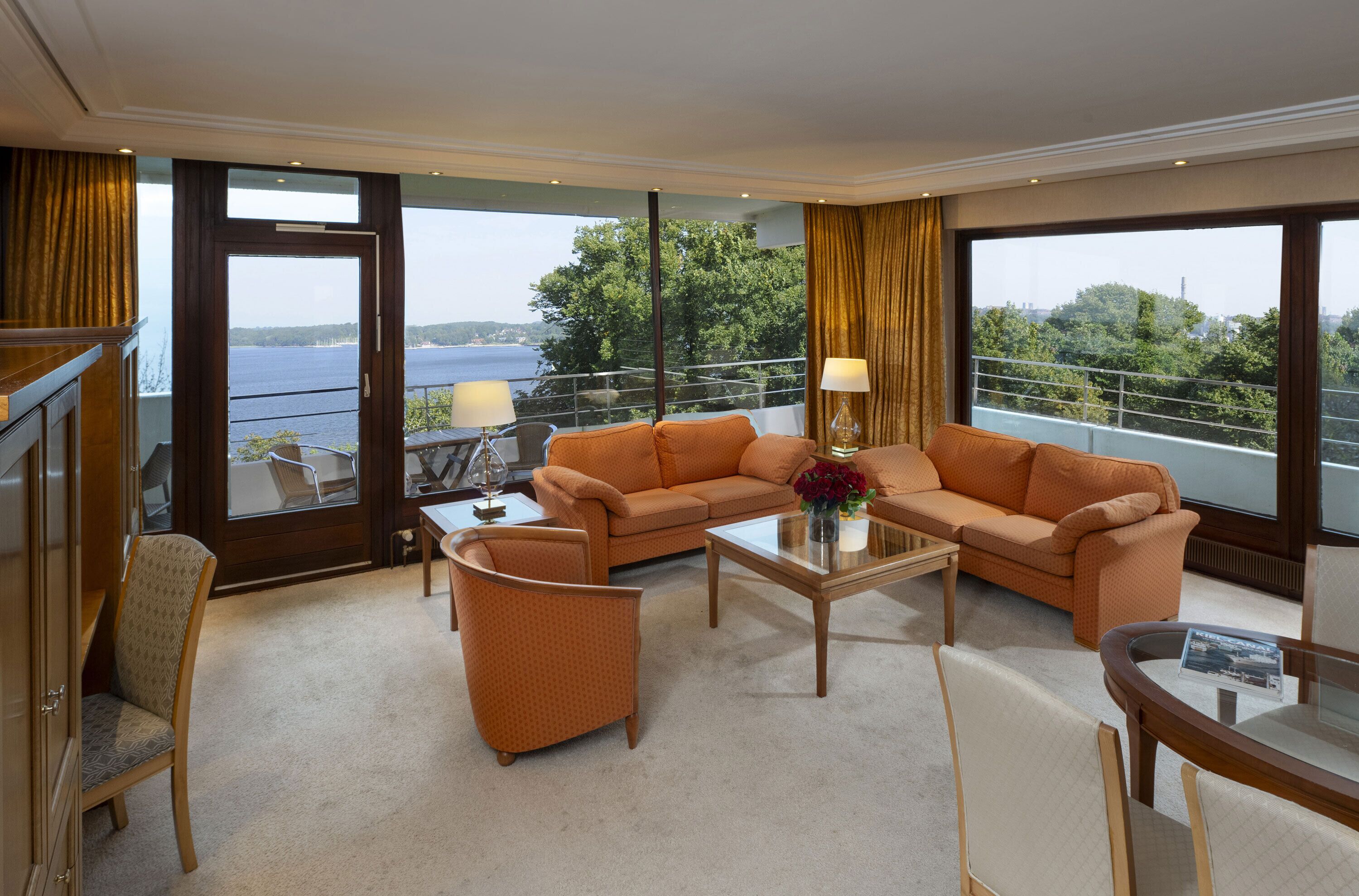 presidential suite | living area