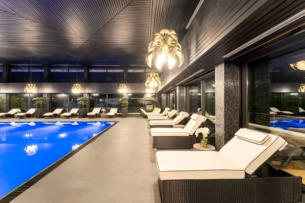 Indoor pool, seasonal outdoor pool, pool loungers