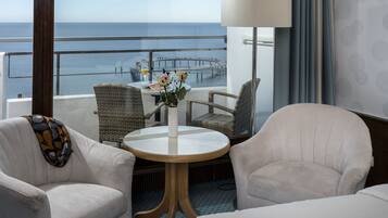 Bộ đồ giường kháng dị ứng, két bảo mật tại phòng, bàn, màn/rèm cản sáng