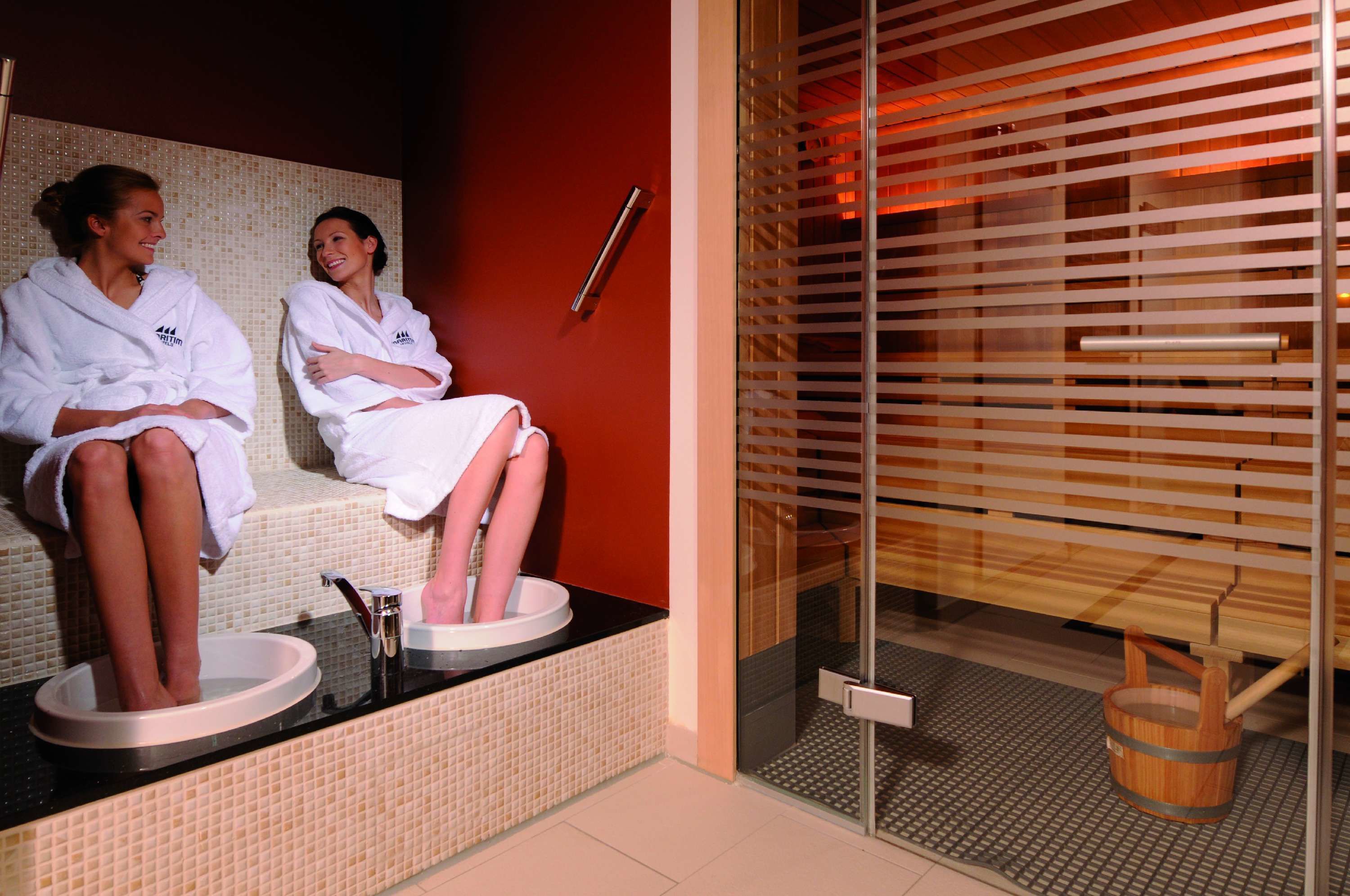 Sauna, Körperbehandlungen, Ganzkörperwickelbehandlung, Körperpeelings