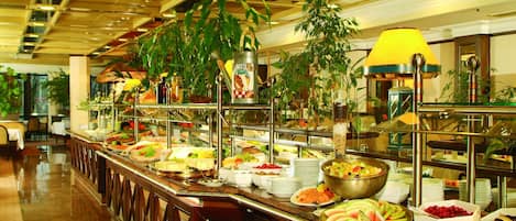 Daily buffet breakfast (EUR 26.5 per person)