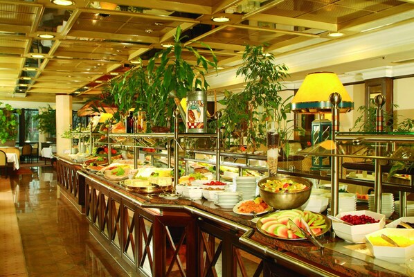 Daily buffet breakfast (EUR 26.5 per person)