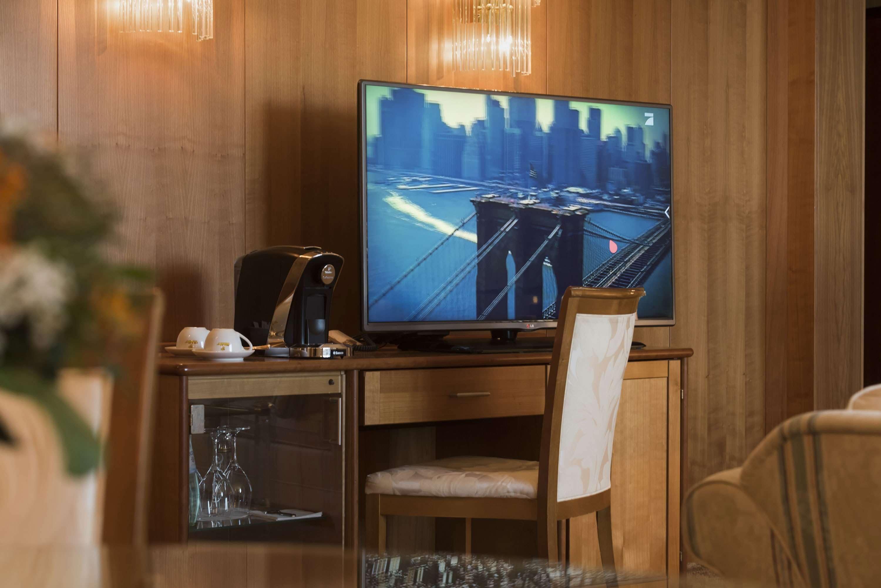 1 bedroom, premium bedding, minibar, in-room safe