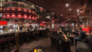 Piano bar