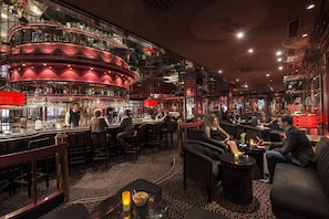Piano bar
