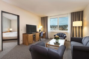 Junior Suite | Premium bedding, minibar, in-room safe, desk