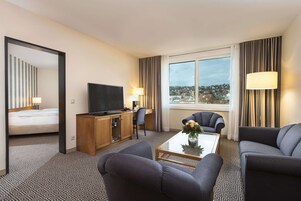 Phòng Suite Junior | Bộ đồ giường cao cấp, minibar, két bảo mật tại phòng, bàn 