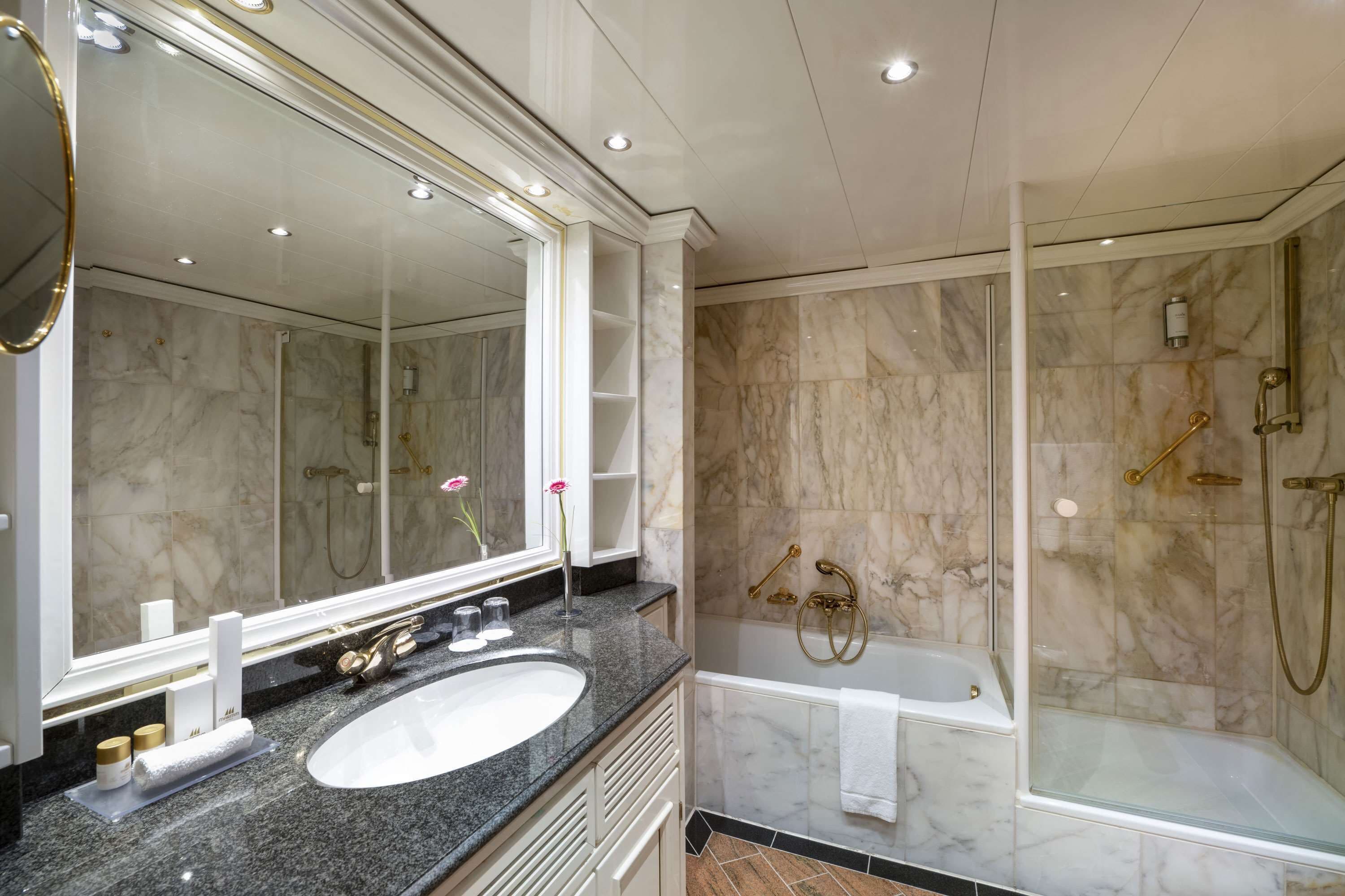 1 bedroom, premium bedding, minibar, in-room safe