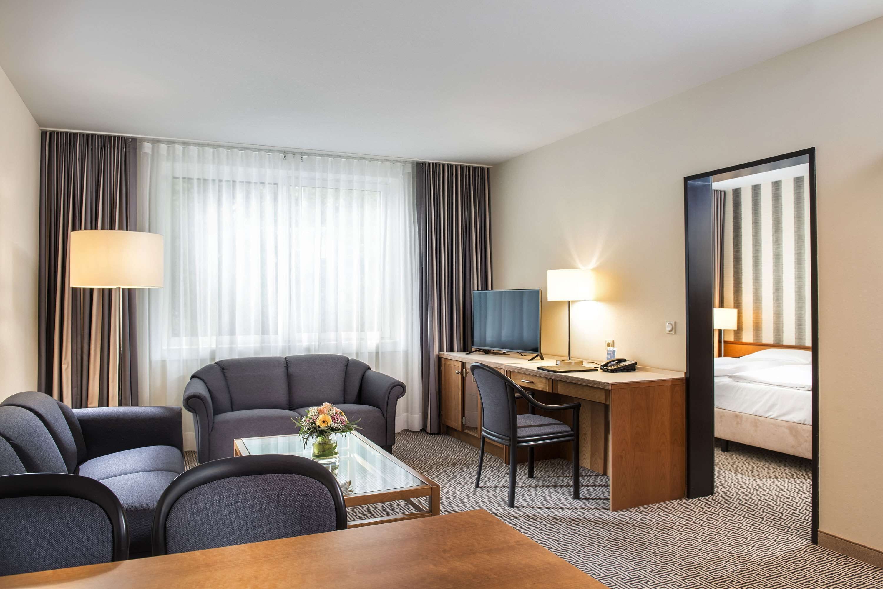 junior suite | 1 bedroom, premium bedding, minibar, in-room safe