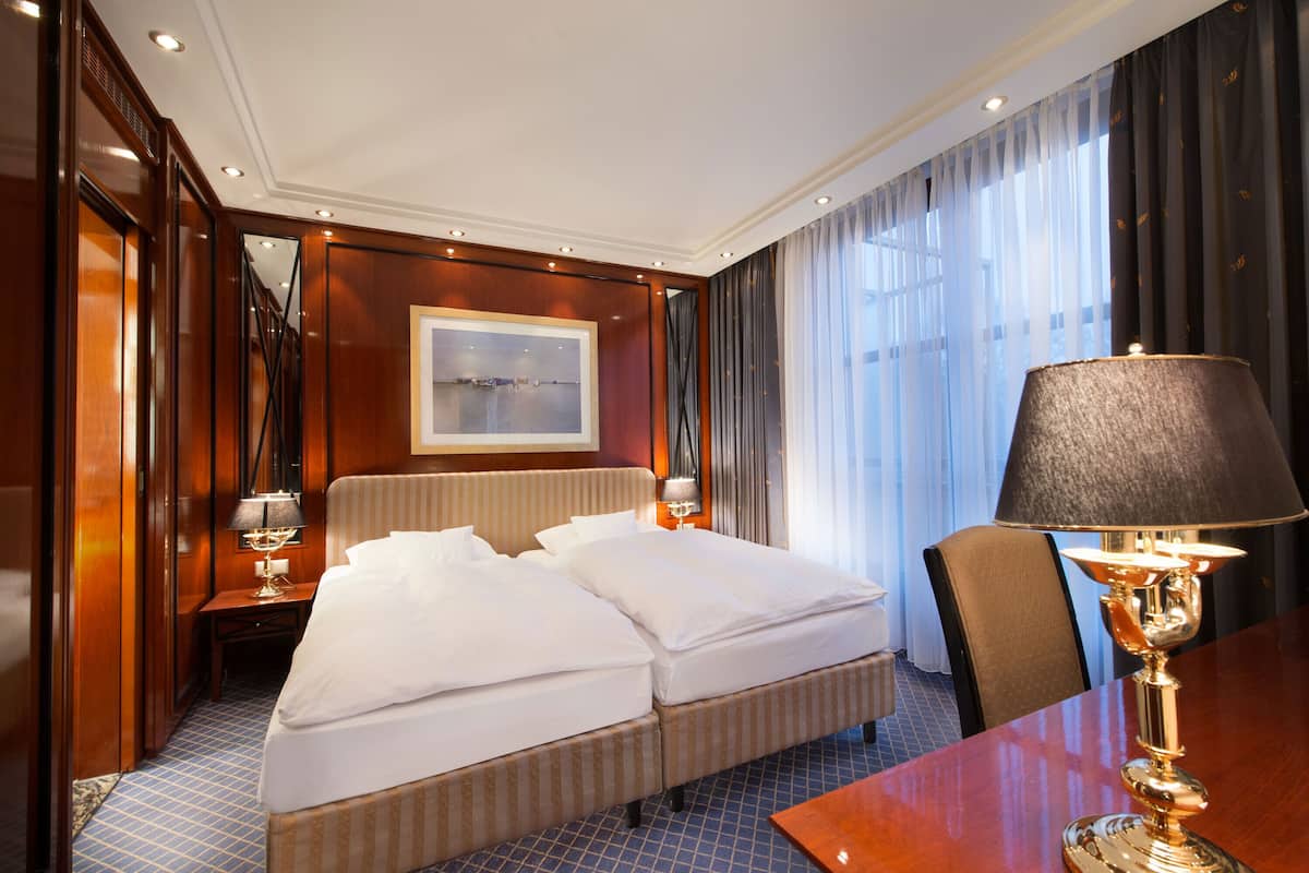 Suite | 1 bedroom, premium bedding, minibar, in-room safe