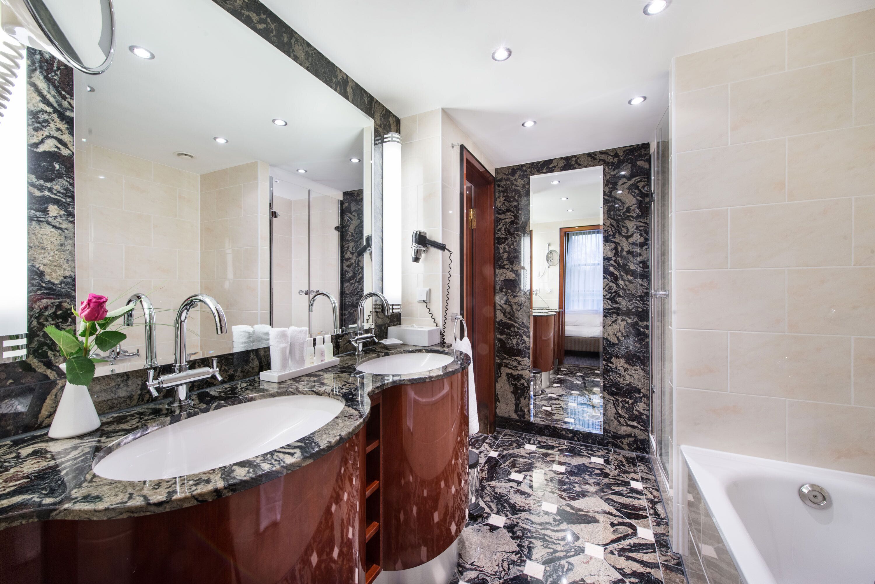 suite | bathroom | bathtub, deep-soaking bathtub, free toiletries, hair dryer
