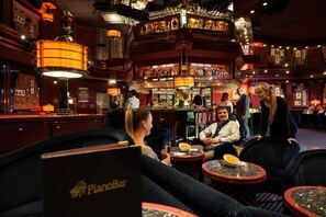 Piano bar