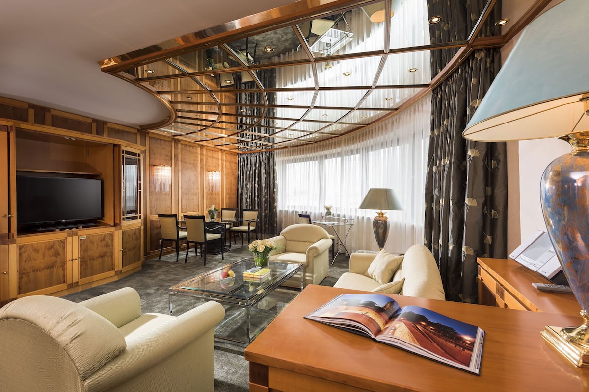 Luxury Suite | 1 bedroom, hypo-allergenic bedding, in-room safe, desk
