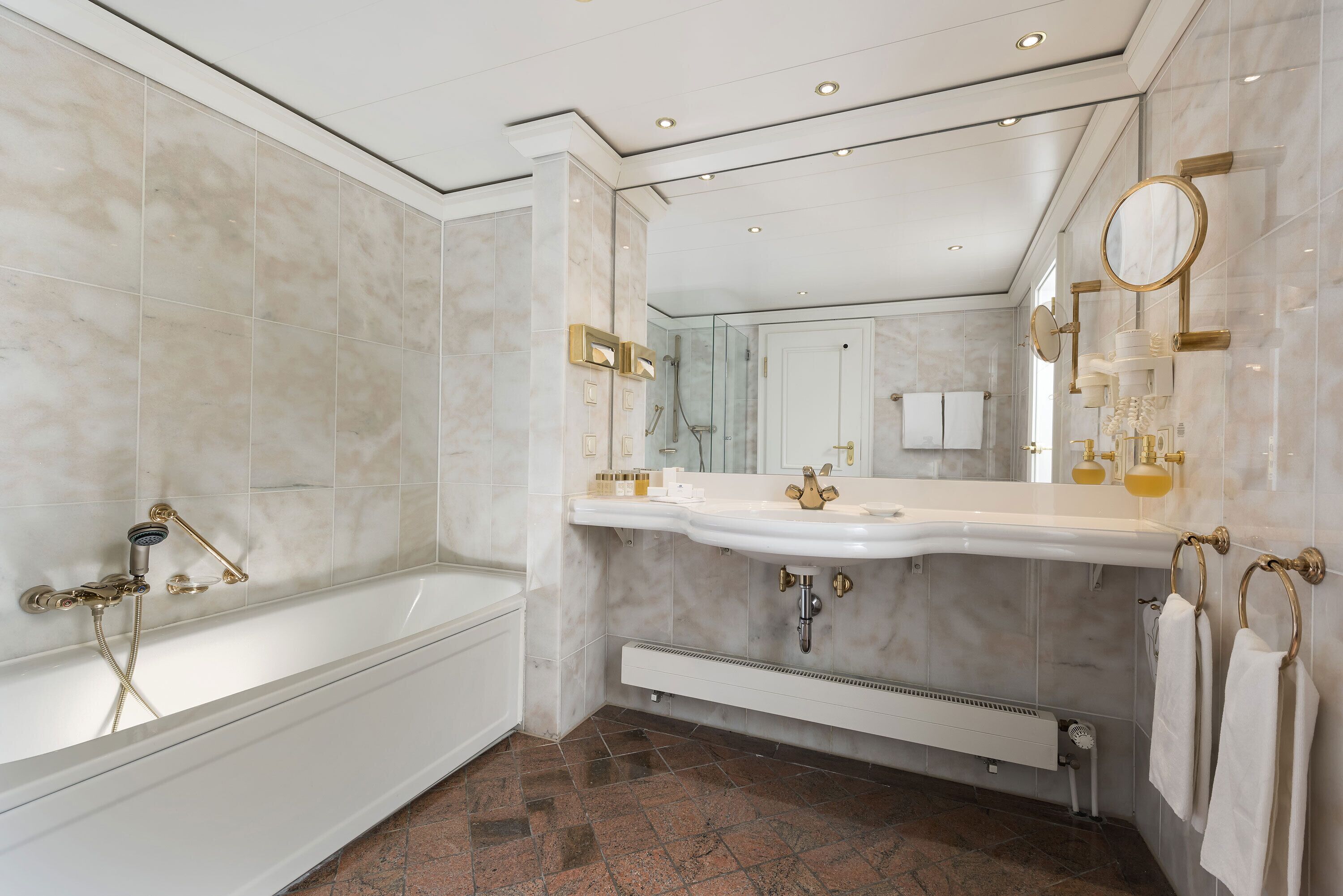 luxury suite | bathroom | combined shower/bathtub, free toiletries, hair dryer, towels