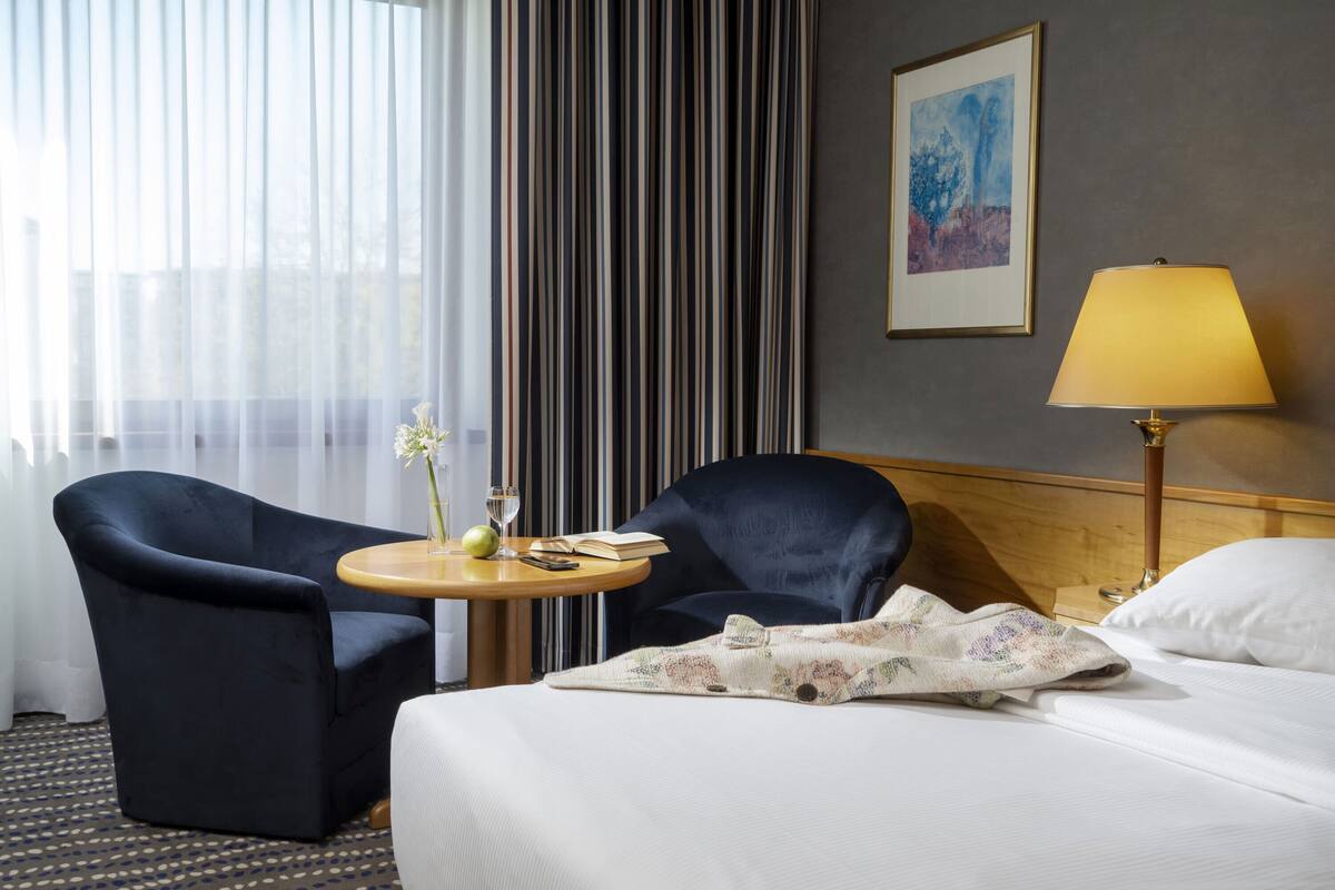 classic double room | 1 bedroom, hypo-allergenic bedding, in-room safe, desk