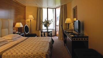 Frette Italian sheets, premium bedding, minibar, in-room safe