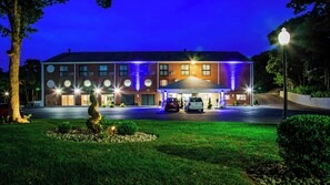 Exterior - Cape Cod Hotel (Hyannis)