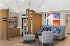 Exterior - Holiday Inn Express Hyannis Cape Cod by IHG (Hyannis)