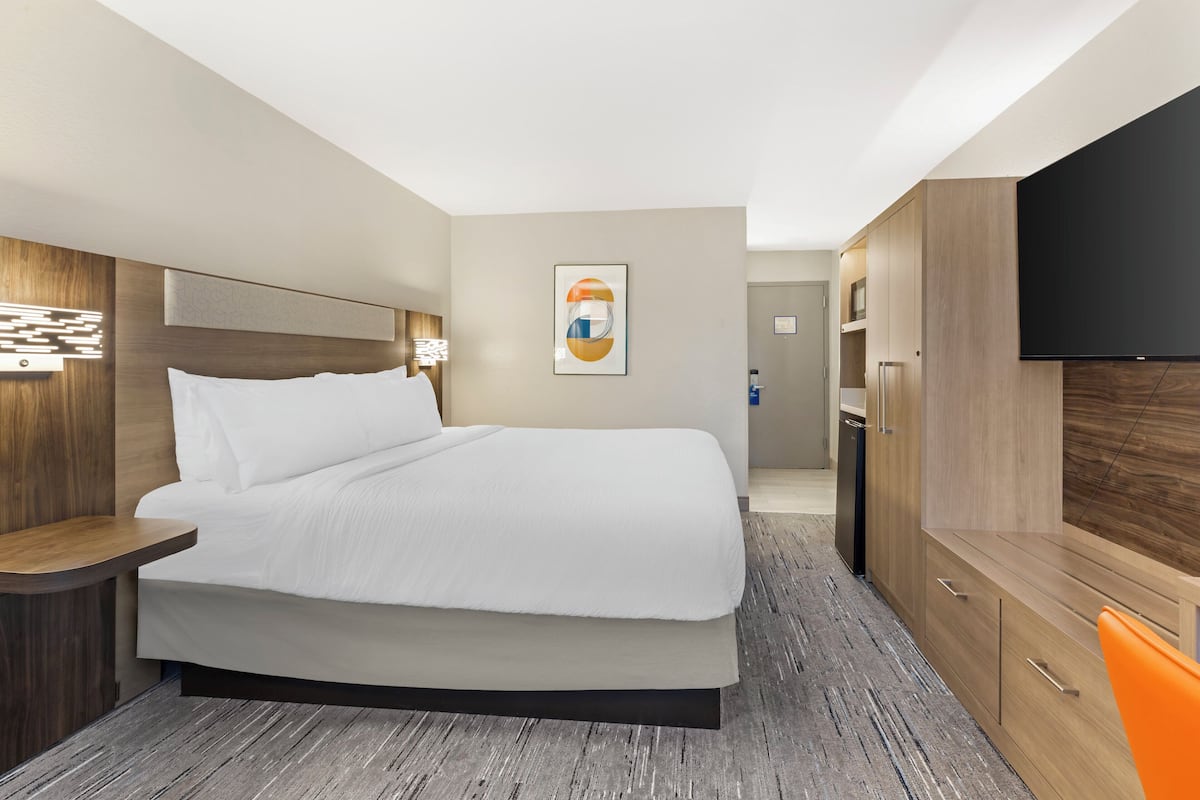 Habitación estándar, 1 cama King size | Escritorio y espacio para trabajar con laptop 