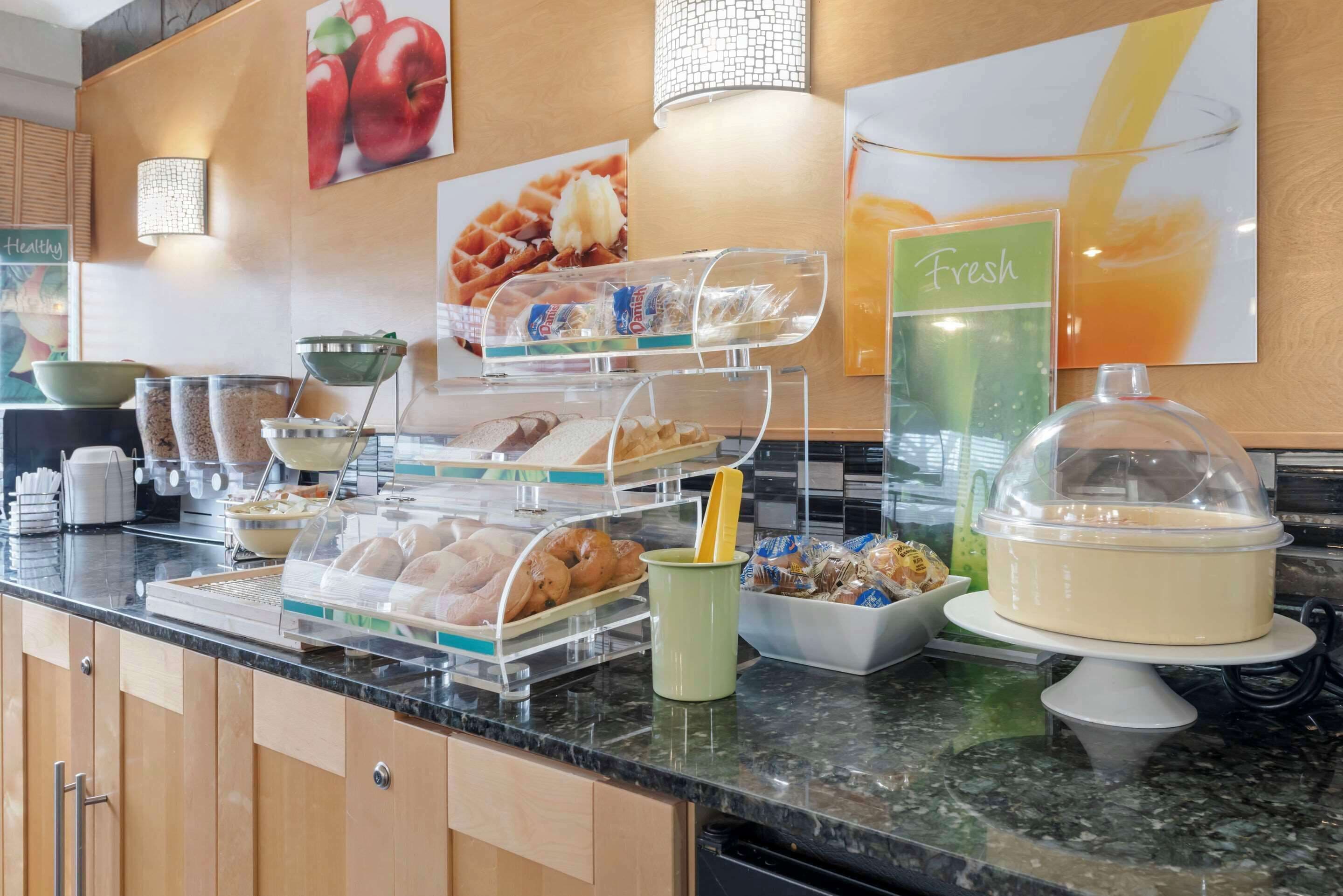 free daily full breakfast