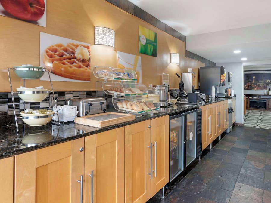 Ilmainen päivittäinen täysi aamiainen