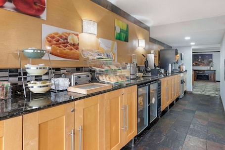 Free daily full breakfast. Quality Inn & Suites Mayo Clinic Area