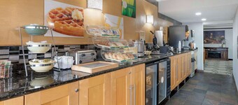 Quality Inn & Suites Mayo Clinic Area